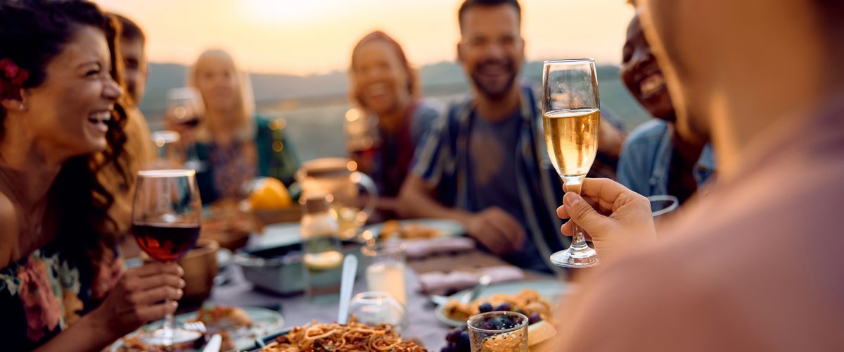 coin repas extérieur élégance et convivialité